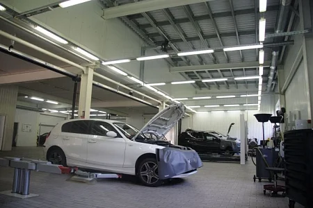 Автоцентр BMW "АвтоПремиум Курск" размерами 39,60х56,40х5,70 м